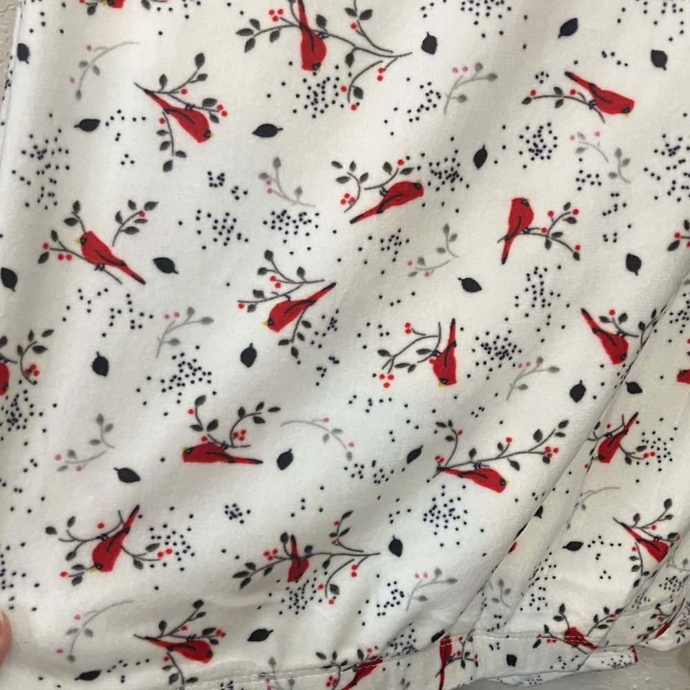 Secret Treasures cardinal print pajamas Set - Picture 9 of 10